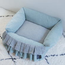 Load image into Gallery viewer, Ruffled Style Pet House