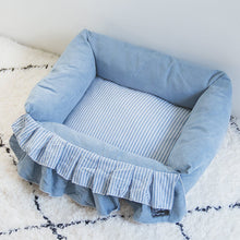 Load image into Gallery viewer, Ruffled Style Pet House