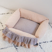 Load image into Gallery viewer, Ruffled Style Pet House