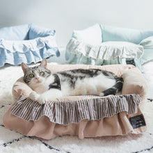 Load image into Gallery viewer, Ruffled Style Pet House