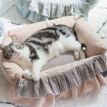 Load image into Gallery viewer, Ruffled Style Pet House