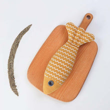 Load image into Gallery viewer, 3 Fish Catnip Cat Toy Set