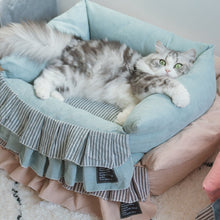 Load image into Gallery viewer, Ruffled Style Pet House